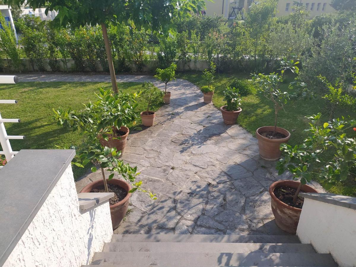 B&B Villa La Bouganville Camaiore Exterior photo