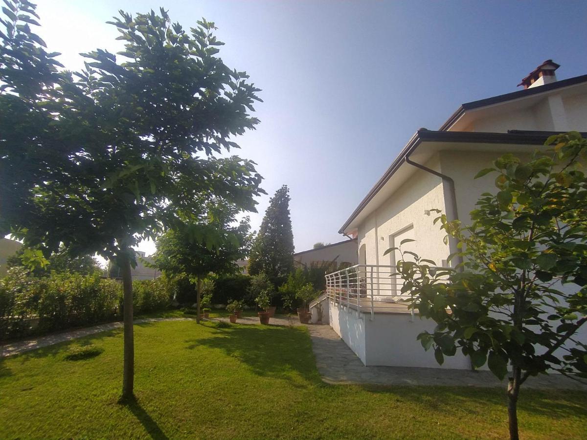 B&B Villa La Bouganville Camaiore Exterior photo